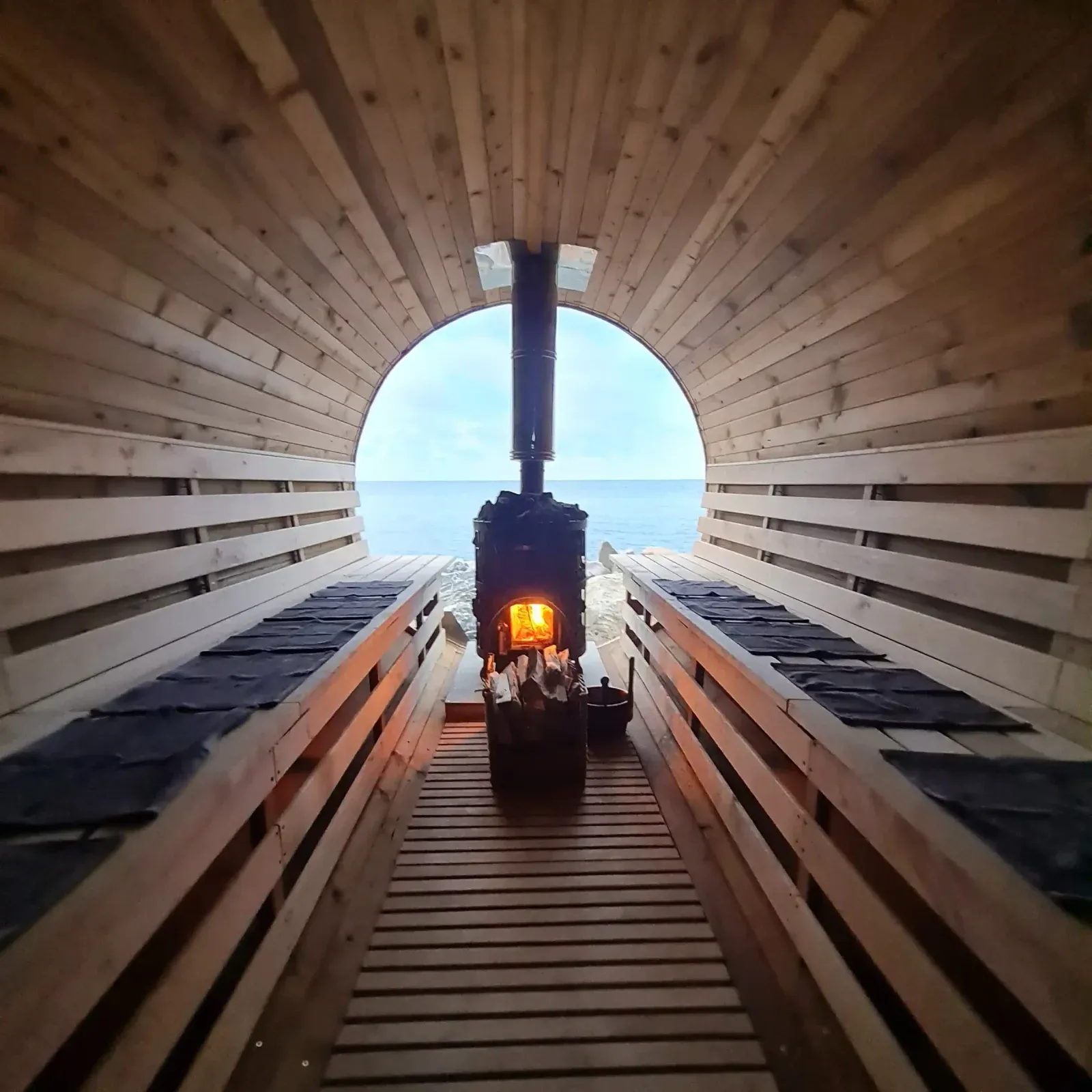 Sauna with a view of the lake