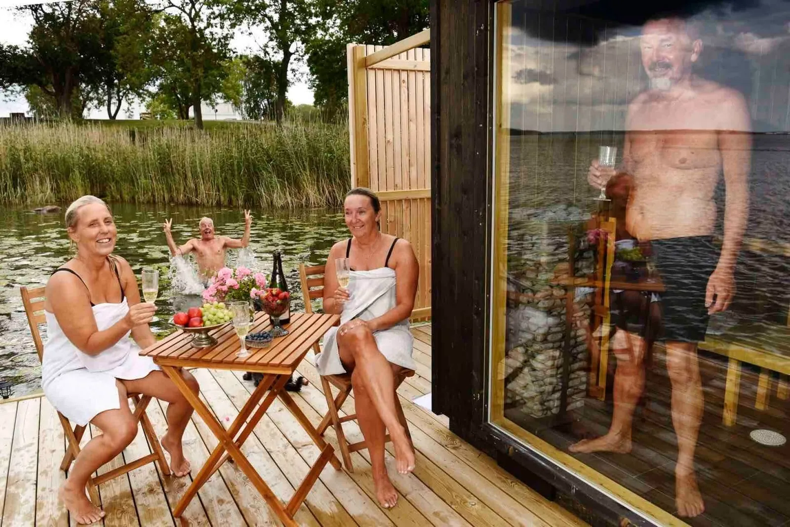 The team the realized his project relaxing at Bastuflotten Mariestad – a self-service floating sauna on Lake Vänern powered by Rentalbuddy’s sauna booking system