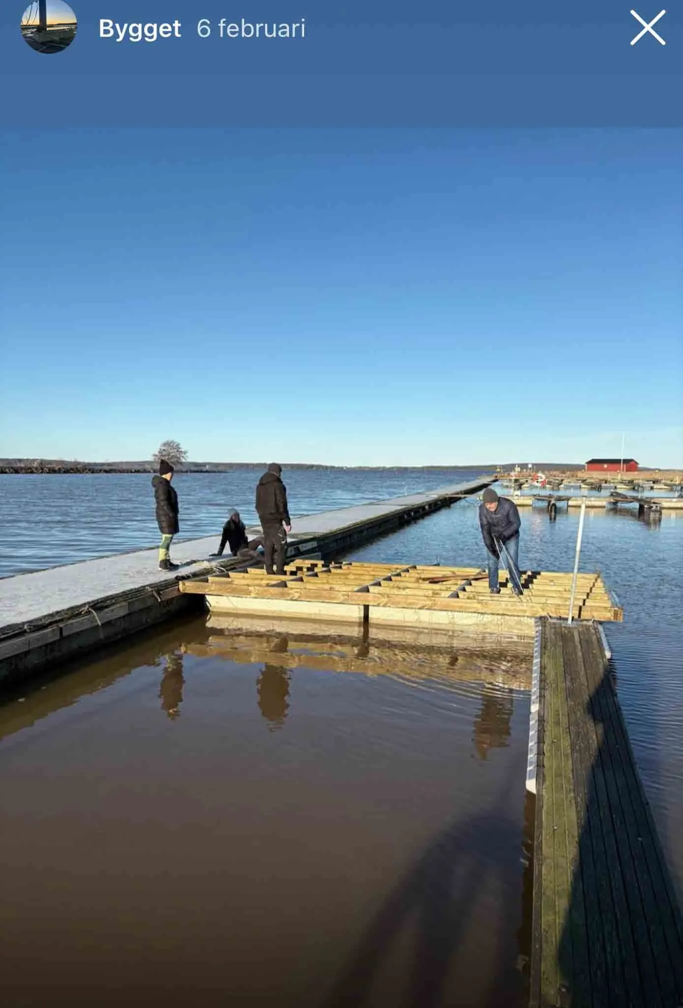 Building the wooden deck for the Bastuflotten Mariestad floating sauna on Lake Vänern
