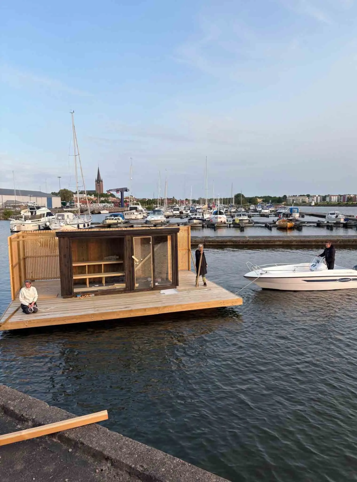 Bastuflotten Mariestad floating sauna being transported on Lake Vänern during installation