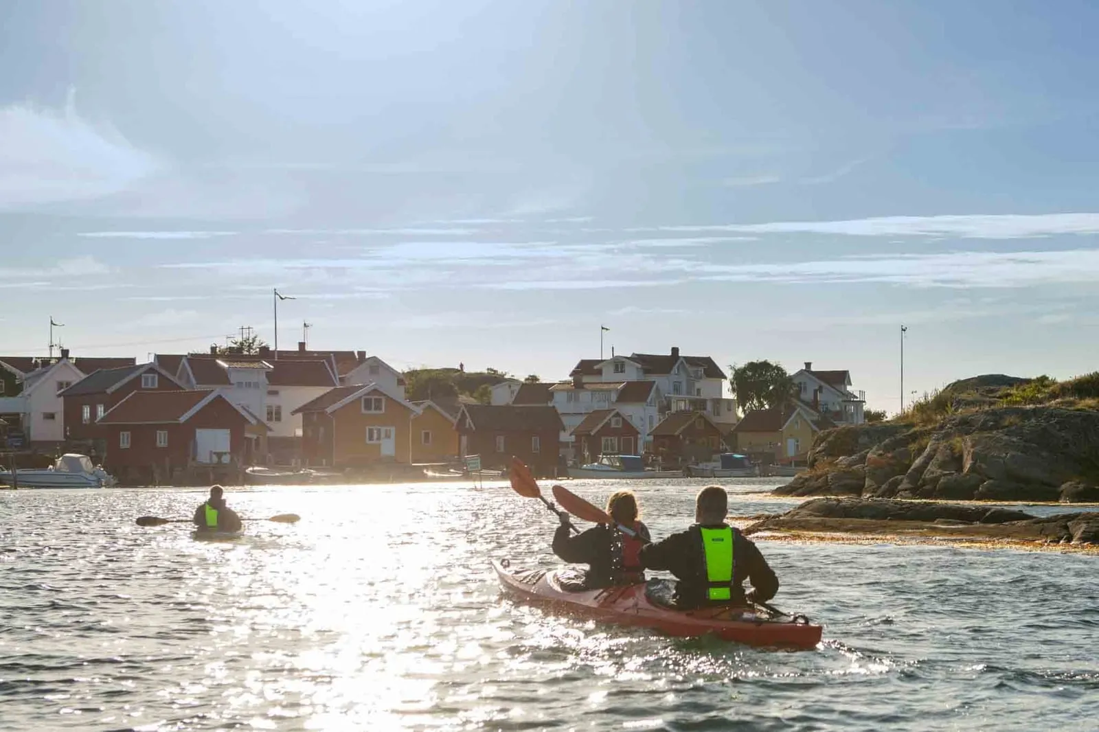 Kayakers on their way back to Björholmens marina