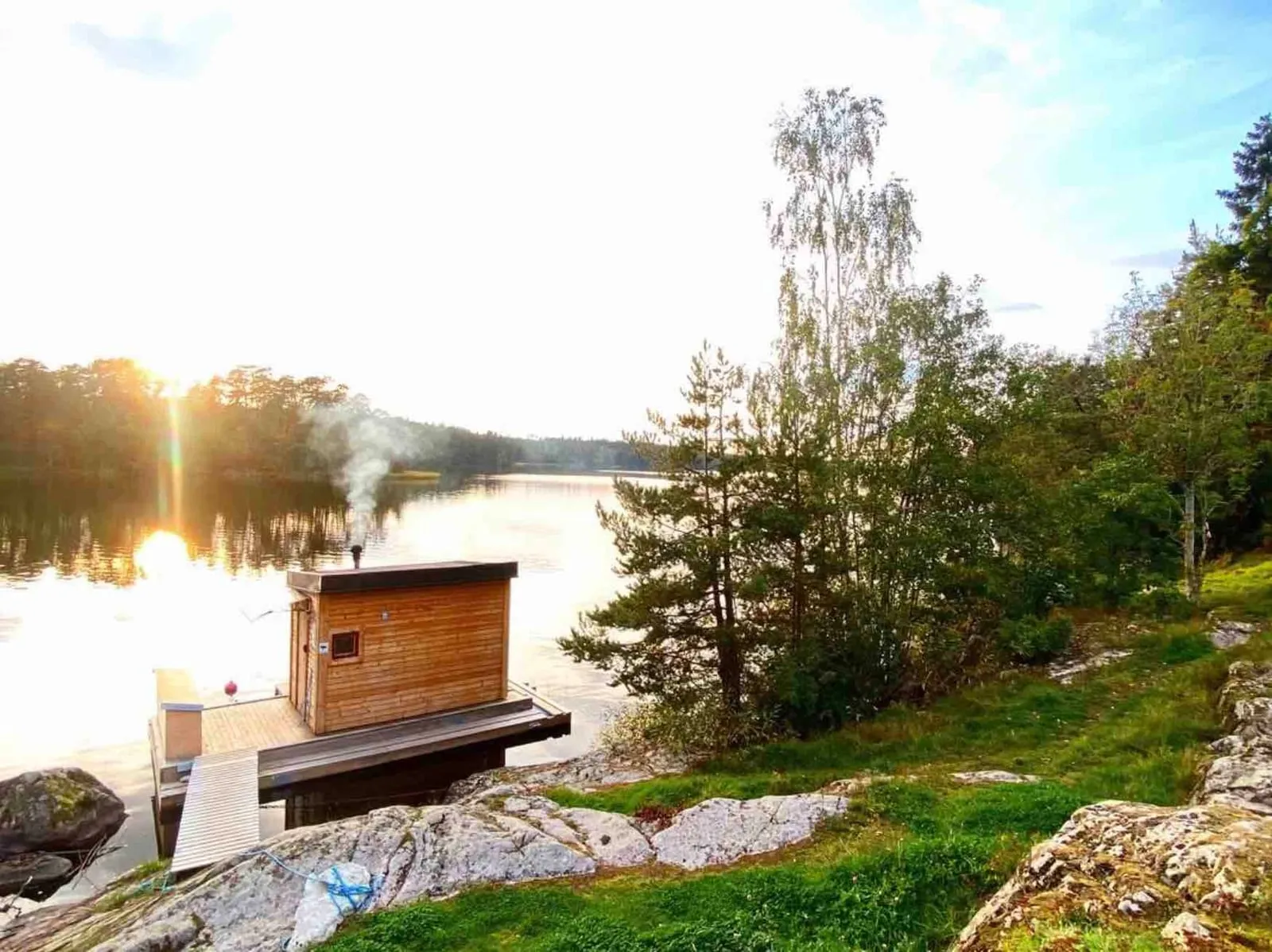 Grebo Bastubåt floating self-service sauna on Lake Ärlången in Sweden