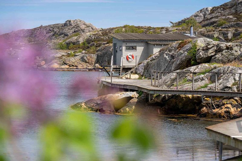 Kajakbryggan's self-service rental by the water at Björholmen