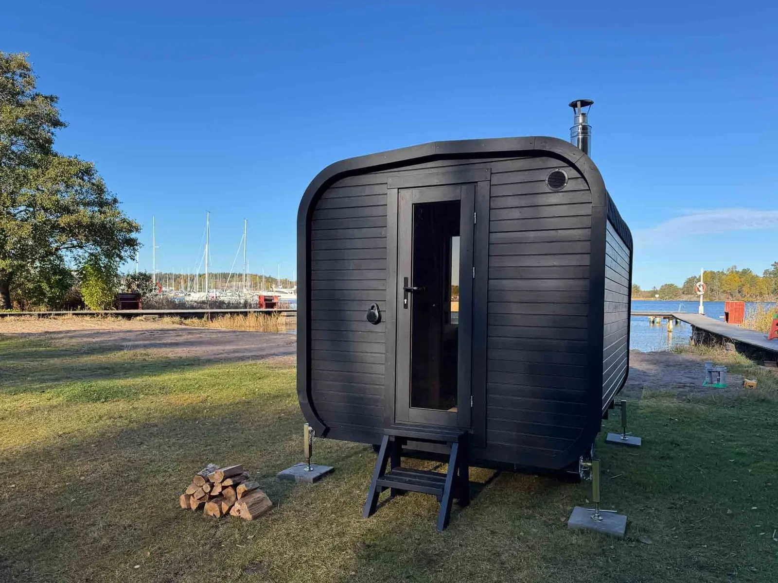 Mobile self-service sauna by the waterfront at Svinninge Båtsällskap, Stockholm