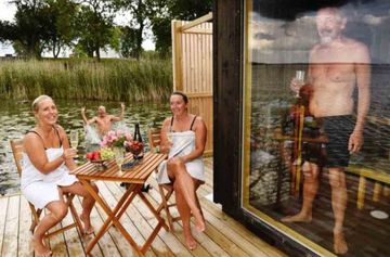 Guests enjoying the deck of Bastuflotten Mariestad